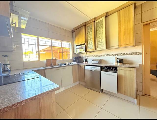 3 BEDROOM HOUSE FOR SALE IN VANDERBIJLPARK CW 4